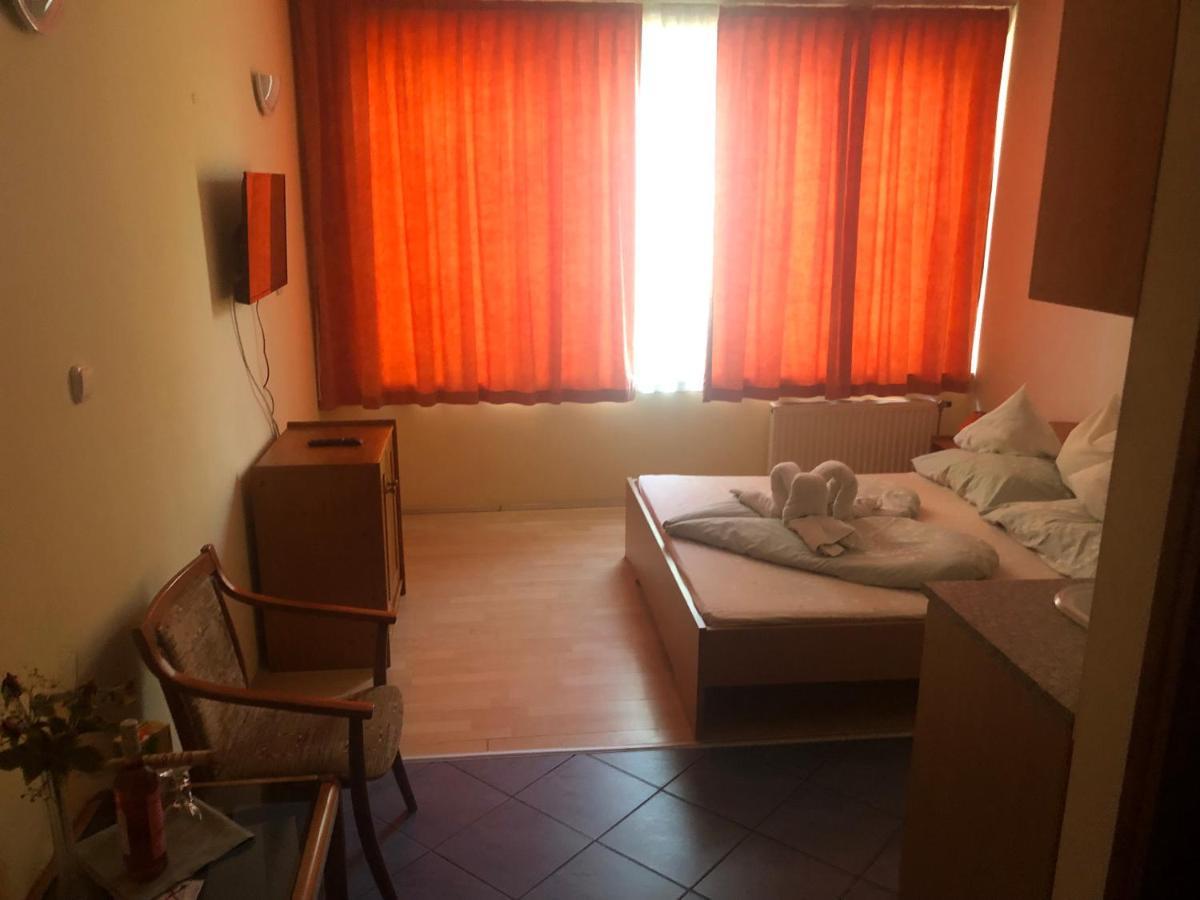 City Hotel Siófok Buitenkant foto